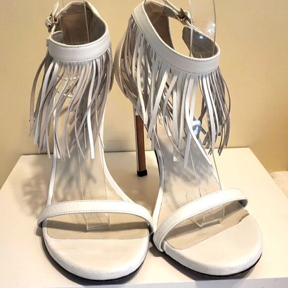Stuart Weitzman "Nudist" White Leather Fringe Trim Sandals Sz.9.5 Ret $575 - Picture 3 of 9